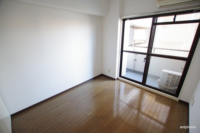 トーカン東淀川キャステール　仲介手数料無料の洋室