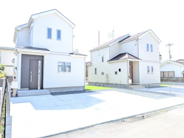 水戸市堀町2086番　新築戸建て　A号棟の前面道路含む現地写真|現地完成済で建物や駐車場、お庭も全てご覧いただけます。。
本日のご見学も可能です♪
お気軽にお電話またはお問い合わせください。