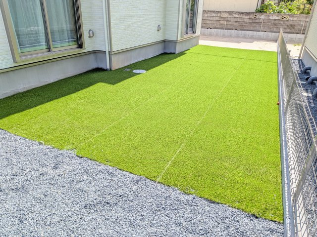 水戸市堀町2086番　新築戸建て　A号棟の庭|リビングに明るい光を届ける南庭。
お子様の遊び場やペットのスペースとしても最適です。
室内外で心地よい暮らしが叶います。