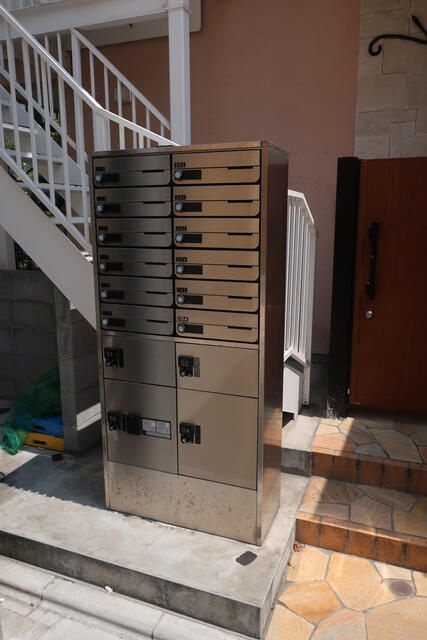 ラプロバンスドゥ五反野壱番館のエントランス