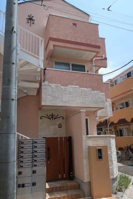 ラプロバンスドゥ五反野壱番館のエントランス