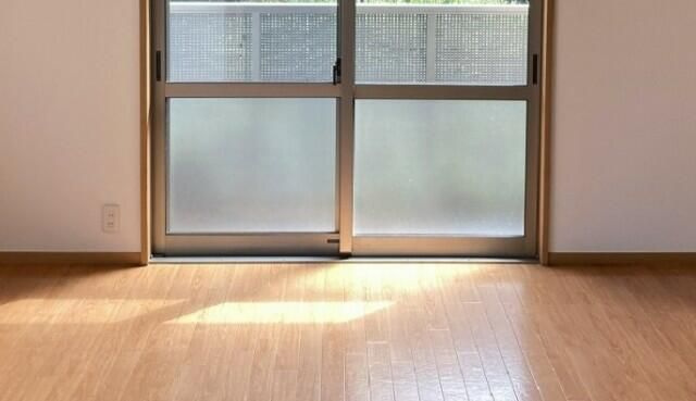 ルミエールＡ棟（さいたま市南区）の居間・リビング