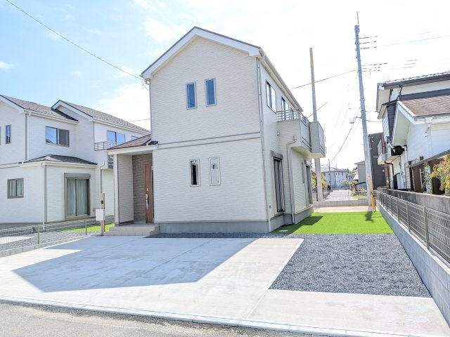 水戸市堀町2086番　新築戸建て　B号棟の前面道路含む現地写真|現地完成済で建物や駐車場、お庭も全てご覧いただけます。。
本日のご見学も可能です♪
お気軽にお電話またはお問い合わせください。