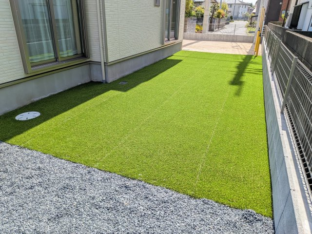 水戸市堀町2086番　新築戸建て　B号棟の庭|リビングに明るい光を届ける南庭。
お子様の遊び場やペットのスペースとしても最適です。
室内外で心地よい暮らしが叶います。