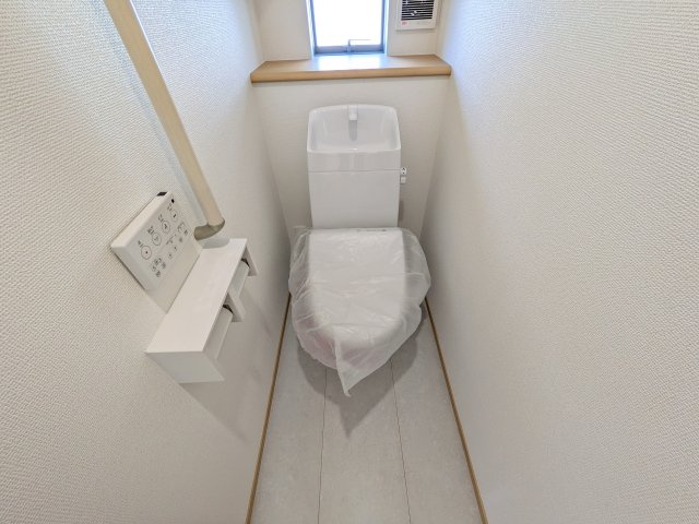 水戸市堀町2086番　新築戸建て　B号棟のトイレ|高い節水性能で、水道代を大幅にカット。環境とお財布に優しく、家計をしっかりサポートします。
