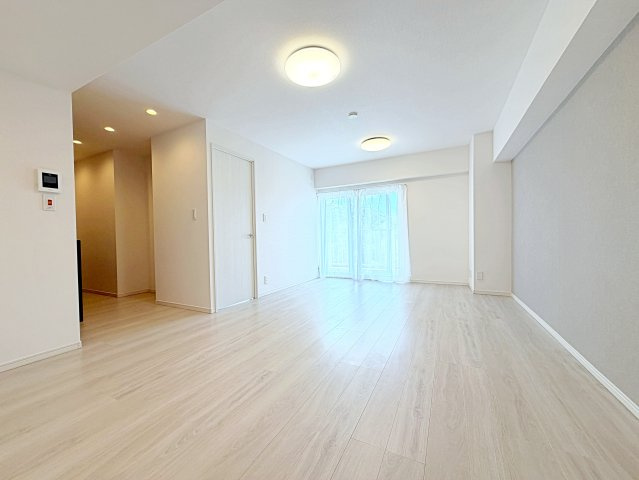 横浜東本郷マンションの居間・リビング