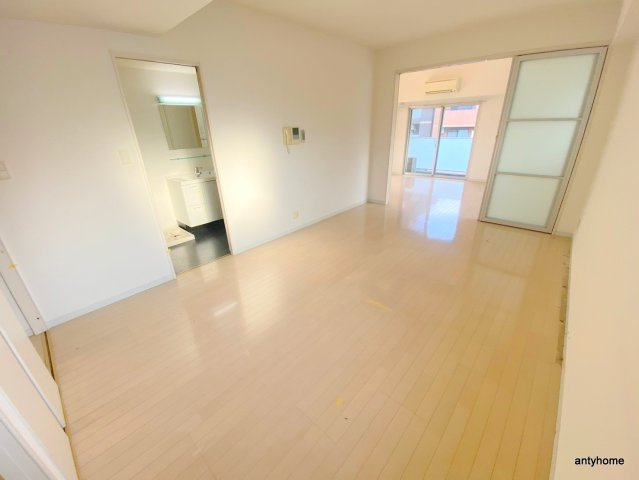 クレオキタホリエ　仲介手数料無料の居間・リビング