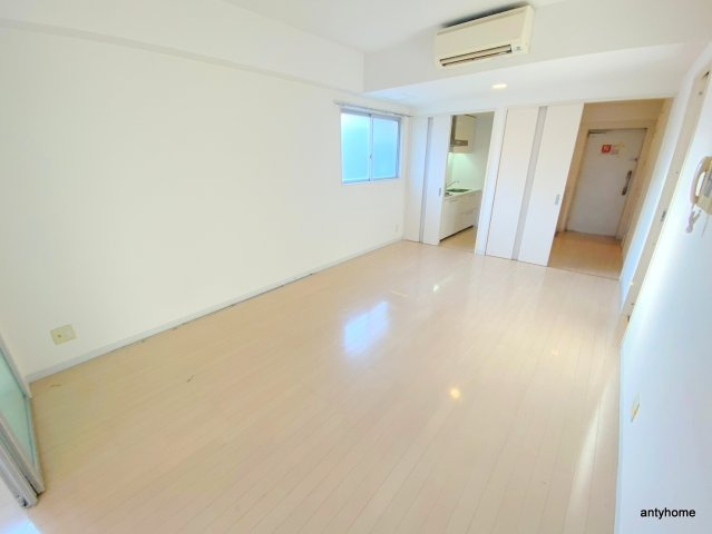 クレオキタホリエ　仲介手数料無料の居間・リビング