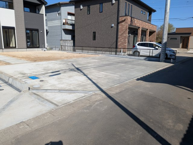 水戸市堀町25期　新築戸建て　2号棟の駐車場|駐車は4台可能です♪
