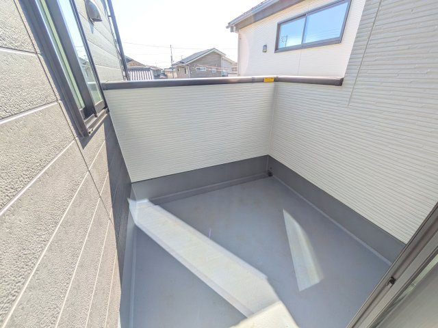 水戸市堀町25期　新築戸建て　2号棟のバルコニー