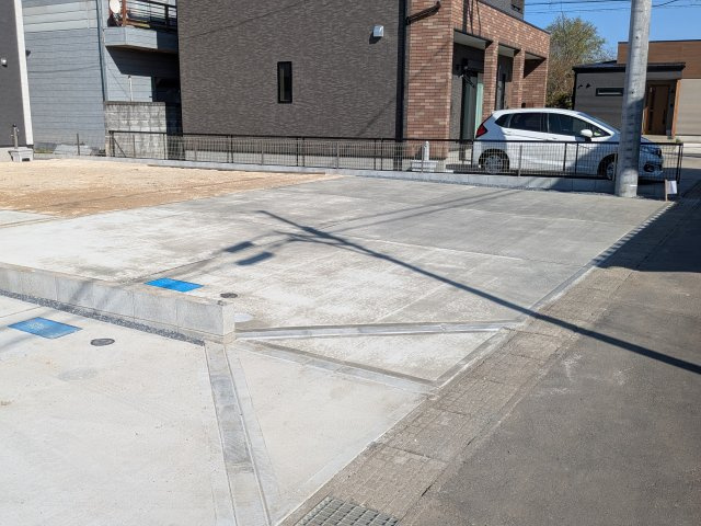 水戸市堀町25期　新築戸建て　2号棟の駐車場
