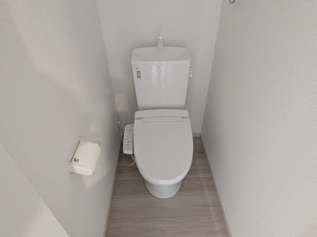 水戸市堀町25期　新築戸建て　2号棟のトイレ|高い節水性能で、水道代を大幅にカット。環境とお財布に優しく、家計をしっかりサポートします。
もちろん温水洗浄便座付きです♪