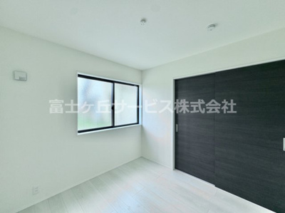 【洋室】 | 豊橋市梅薮町 新築一戸建て | 個人の部屋や寝室として使える洋室です