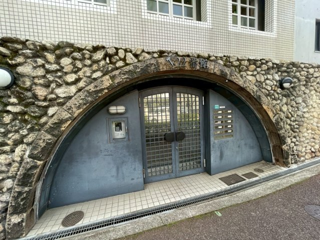 22番館のエントランス