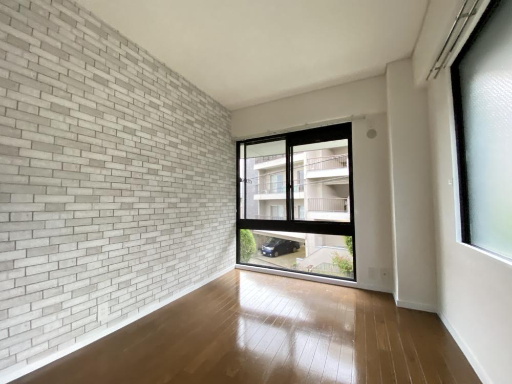 ロイヤル山芦屋の居間・リビング