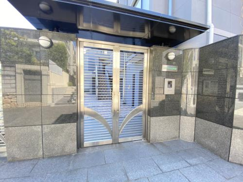 ロイヤル山芦屋のエントランス