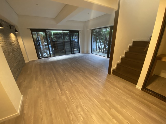 ロイヤル山芦屋の居間・リビング