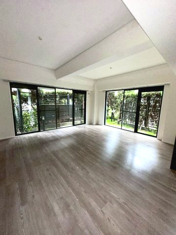 ロイヤル山芦屋の居間・リビング