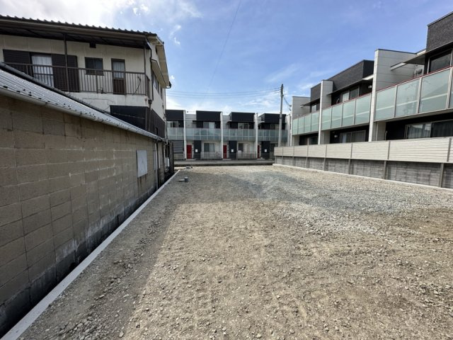 シャーメゾン土山西の駐車場