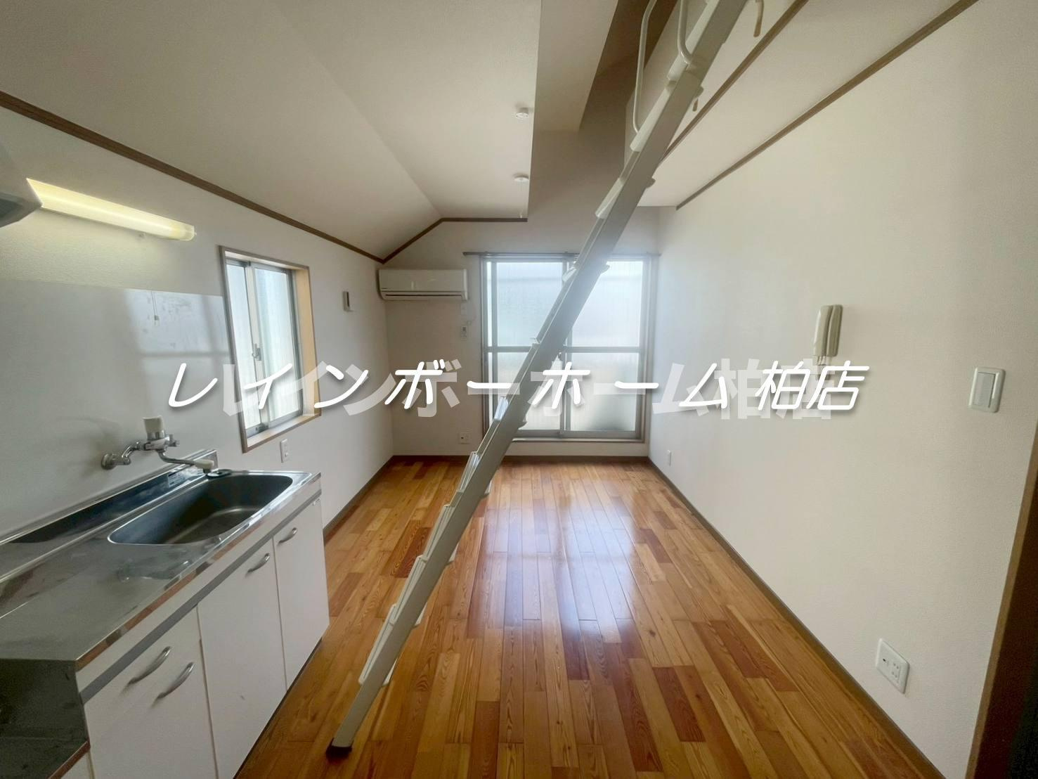 松戸市幸谷のアパートの居間・リビング|おしゃれなリビングです