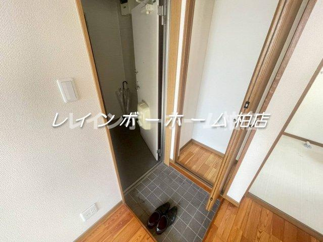 松戸市幸谷のアパートの玄関|収納もある玄関です