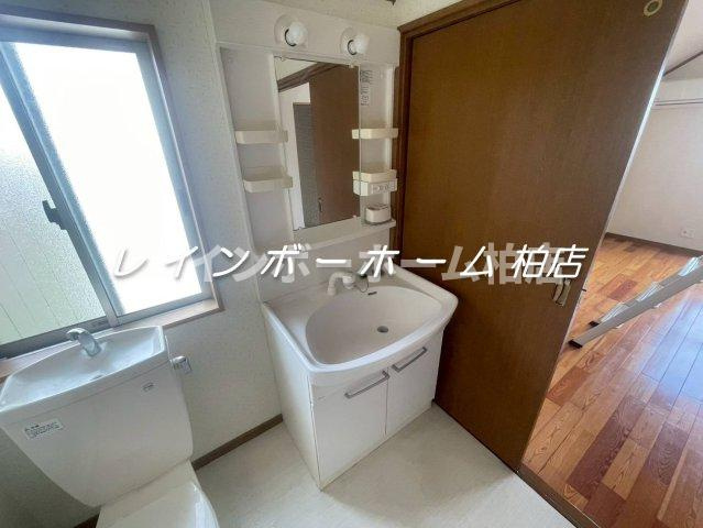 松戸市幸谷のアパートの洗面所|スペースが確保できる洗面所です