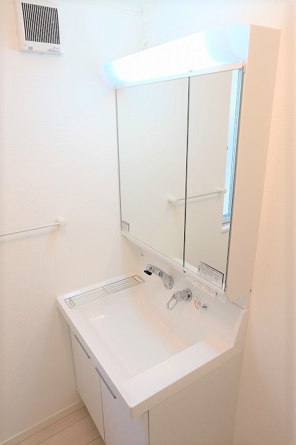 スプリングベイの独立洗面台|写真は同建物の別部屋を参考に掲載しております。
