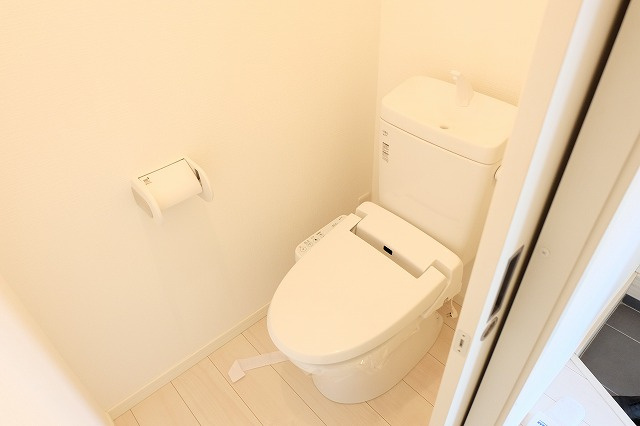 スプリングベイのトイレ|写真は同建物の別部屋を参考に掲載しております。