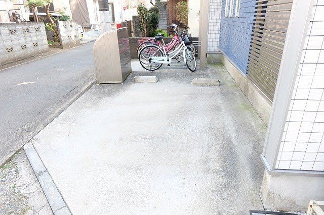 スプリングベイの駐車場