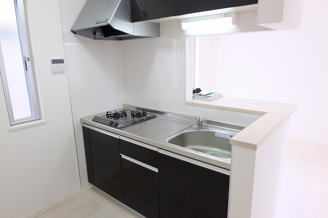 スプリングベイのキッチン|写真は同建物の別部屋を参考に掲載しております。