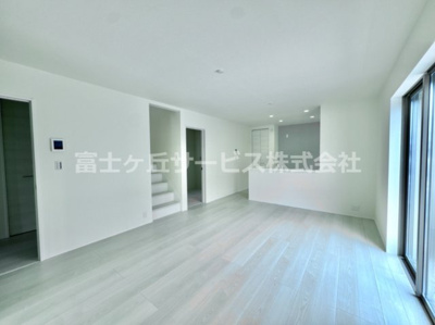 【居間・リビング】 | 豊橋市馬見塚町 59期 新築一戸建て 1号棟 | ゆったり過ごせるリビングです