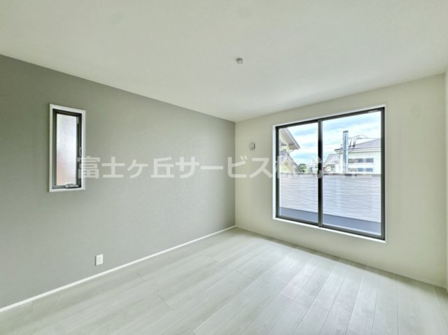 【寝室】 | 豊橋市馬見塚町 59期 新築一戸建て 1号棟 | 開放的な寝室です