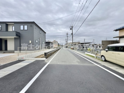 【前面道路含む現地写真】 | 豊橋市馬見塚町 59期 新築一戸建て 1号棟 | 前面道路含む現地写真です