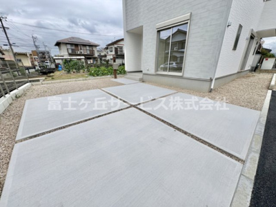 【駐車場】 | 豊橋市馬見塚町 59期 新築一戸建て 1号棟 | 車をお持ちの方に嬉しい駐車場付きの物件です