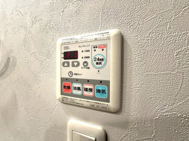 グランフォーレ竹ノ塚の冷暖房・空調設備|雨の日や花粉の季節も、浴室が頼れる乾燥スペースに早変わり。さらに暖房機能付きで、冬場のヒートショック対策にも配慮。清潔さと快適さを両立する、うれしい設備です。