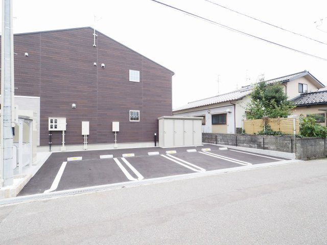 【駐車場】