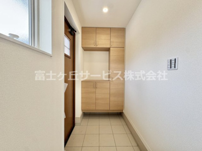 【玄関】 | 豊橋市馬見塚町 59期 新築一戸建て 5号棟 | きれいな玄関です