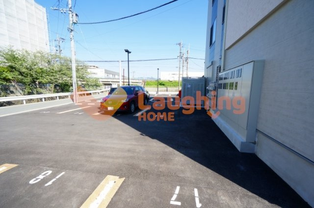 エルグランドパティオ参番館の駐車場