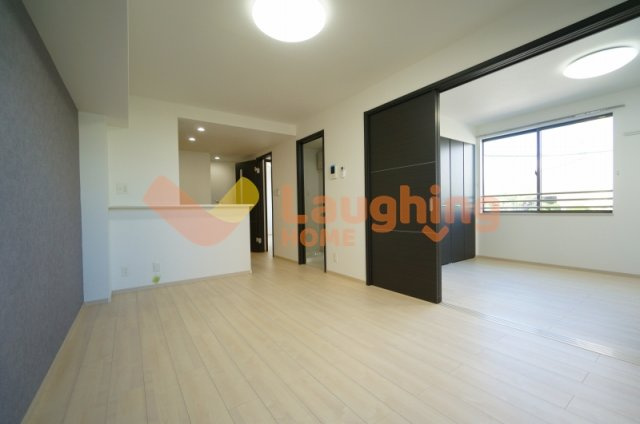 エルグランドパティオ参番館の居間・リビング|こちらのリビングで趣味の時間をお楽しみください※同シリーズの写真です