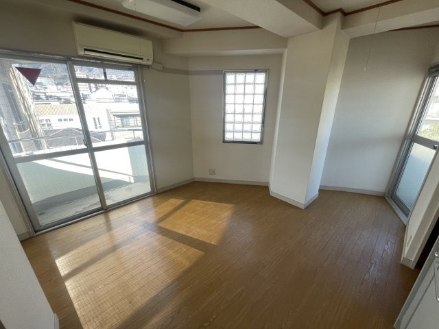 ヒルズ六甲の居間・リビング