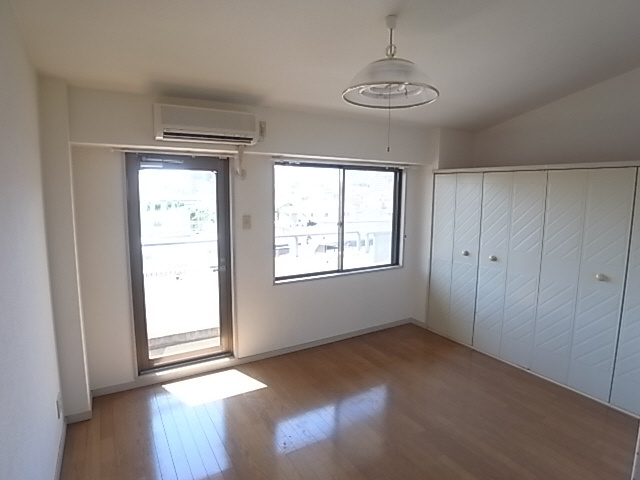 リッジヴィラ魚崎の洋室