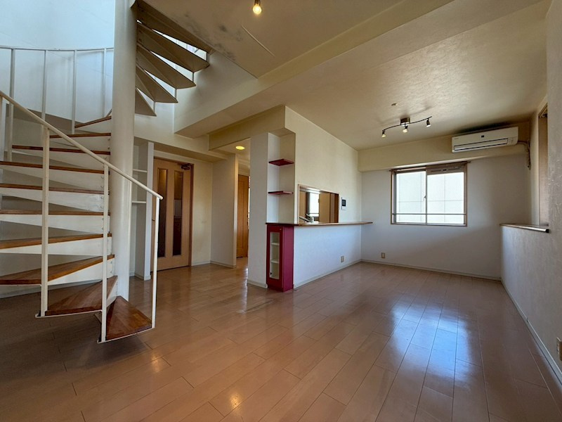 ワコーレ三宮ランドマークシティの居間・リビング