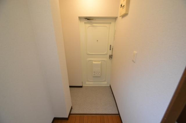 原田マンション船寺の玄関