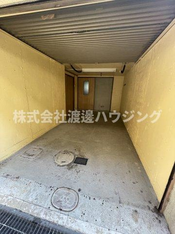 長吉長原西4丁目貸家の駐車場