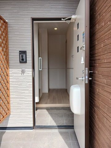 シャイン　Ａの玄関