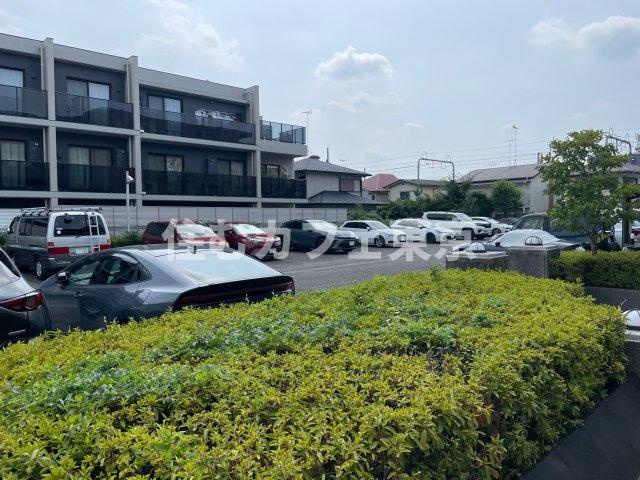 エクセル国立グレイスコートの駐車場