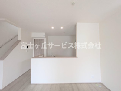 【キッチン】 | 浜松市中央区参野町 新築一戸建て A号棟 | 前から見たキッチンです