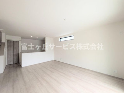 【居間・リビング】 | 浜松市中央区参野町 新築一戸建て A号棟 | リビングダイニングです