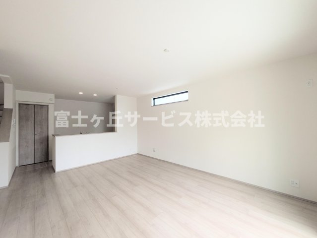 【居間・リビング】 | 浜松市中央区参野町 新築一戸建て A号棟 | リビングダイニングです