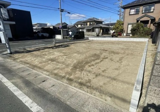 【外観】 | 浜松市中央区参野町 新築一戸建て A号棟 | 現在建築中の外観画像です。ご内覧は同じメーカーの完成物件へご案内いたしますので、いつでもご相談ください！